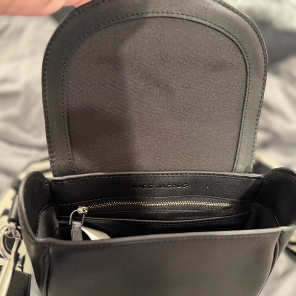 Marc Jacobs Black Crossbody Bag with Bold Strap - Picture 3 of 7